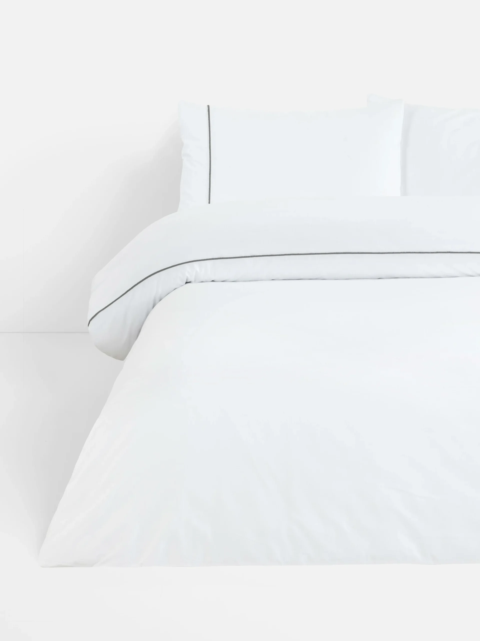 Sale Bettwäsche Mit Kontrastpaspelierung Für Doppelbetten Bettwäsche Und Sets