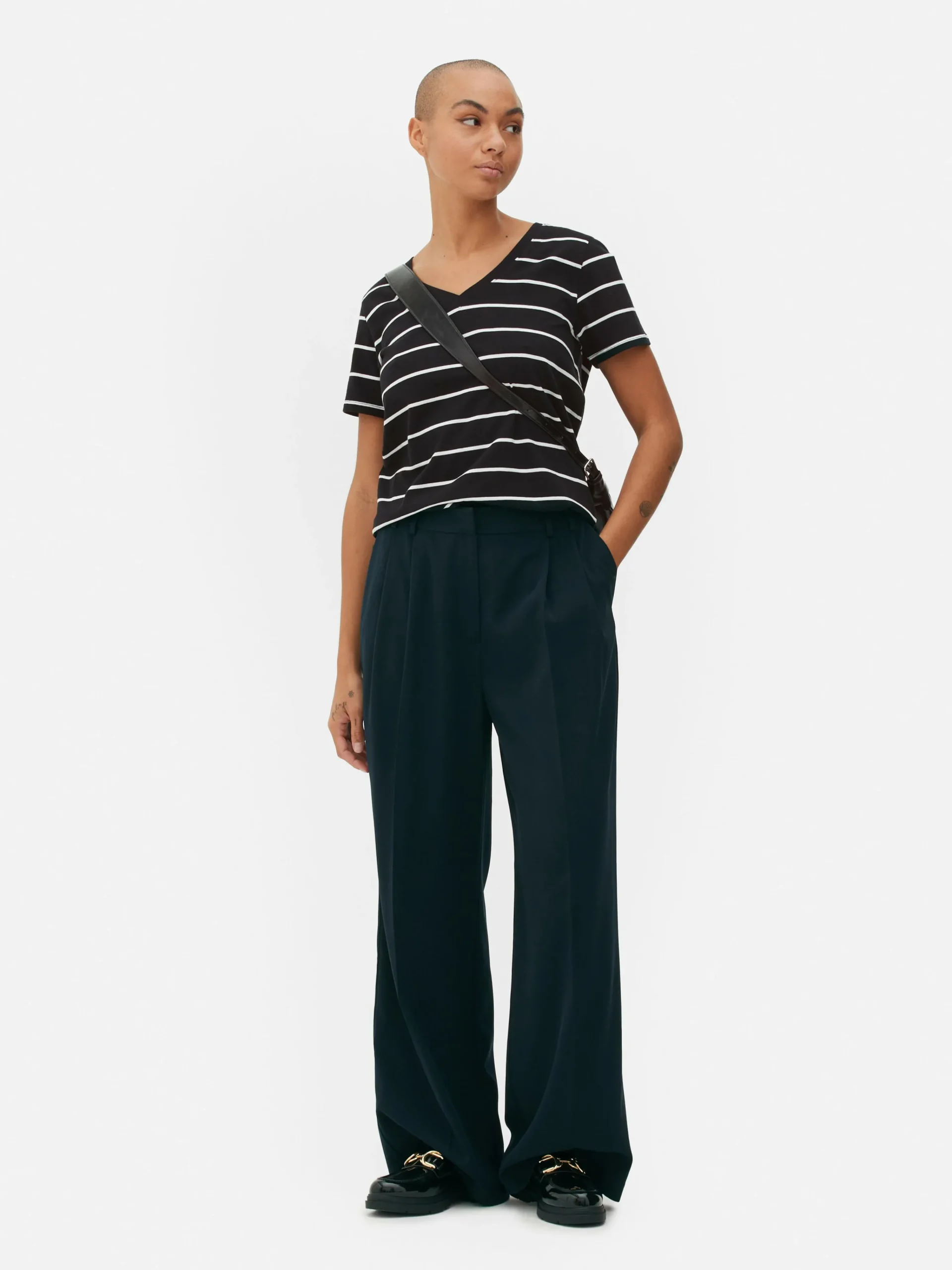 Outlet Gestreiftes T-Shirt Mit V-Ausschnitt Damen Tops Und T-Shirts