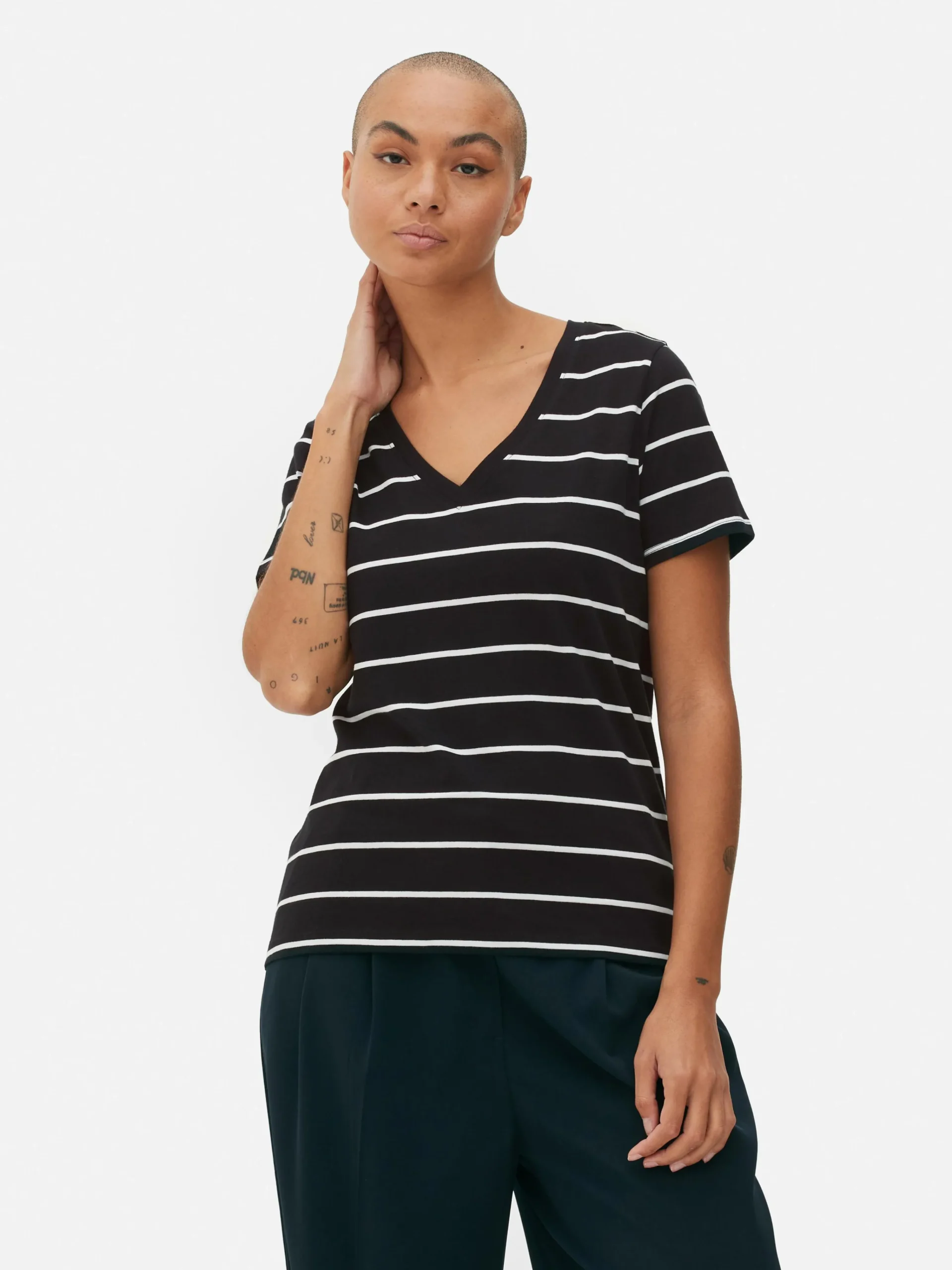 Outlet Gestreiftes T-Shirt Mit V-Ausschnitt Damen Tops Und T-Shirts