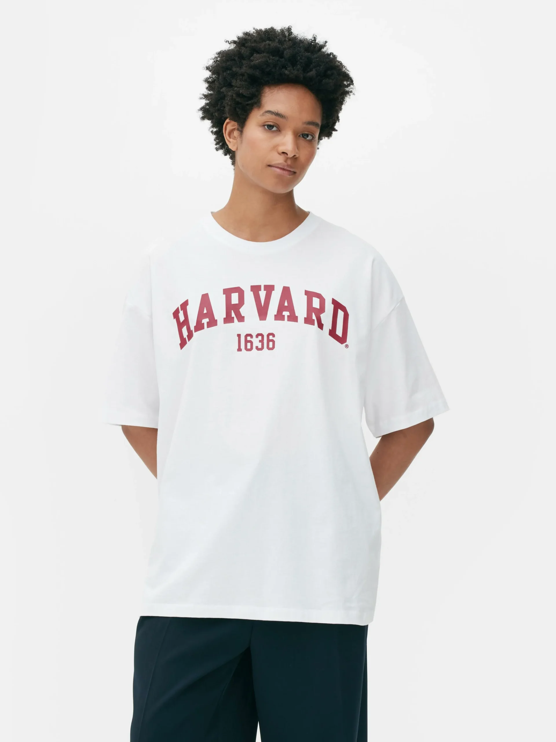 New „Harvard“ T-Shirt Im Oversized-Look Damen Tops Und T-Shirts
