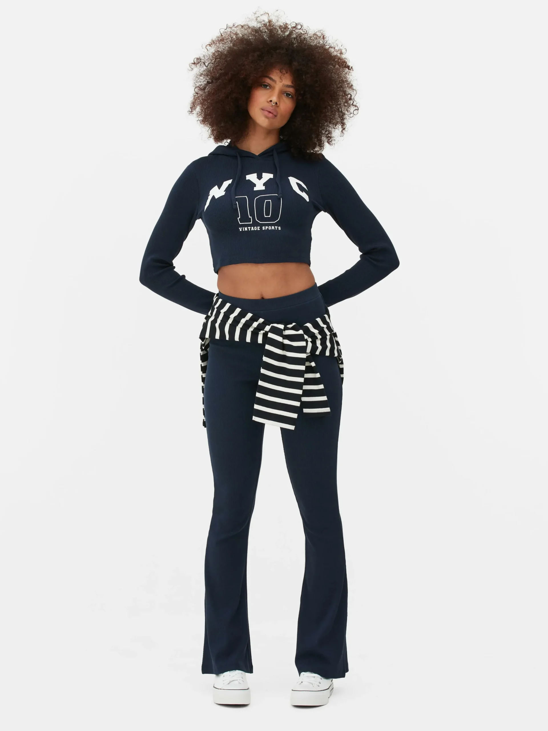 Sale Kurzes Top Mit Kapuze Und Grafik Damen Tops Und T-Shirts