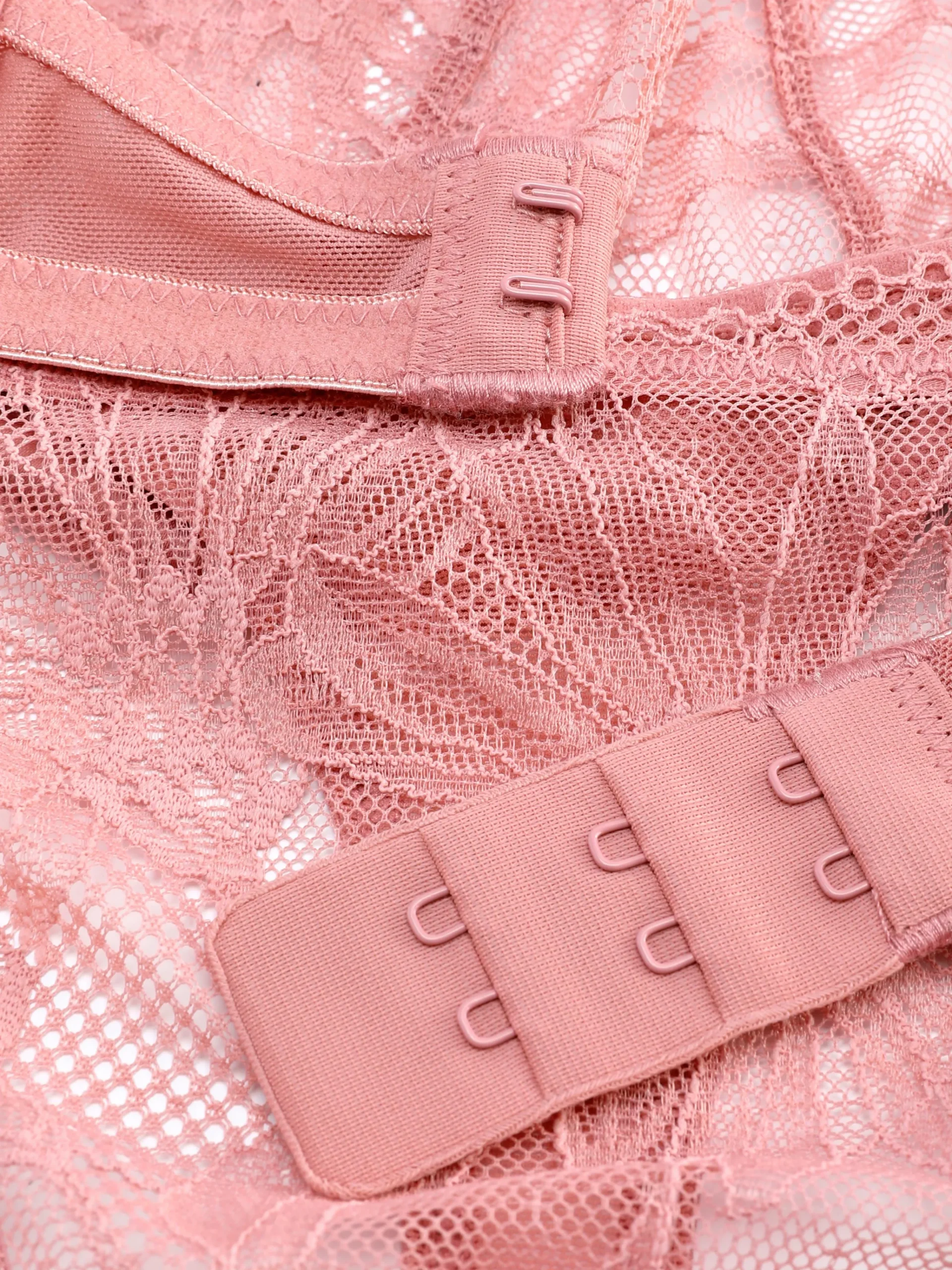 Outlet Set Aus Ungepolstertem Spitzen-BH Und Tanga Damen Dessous-Sets