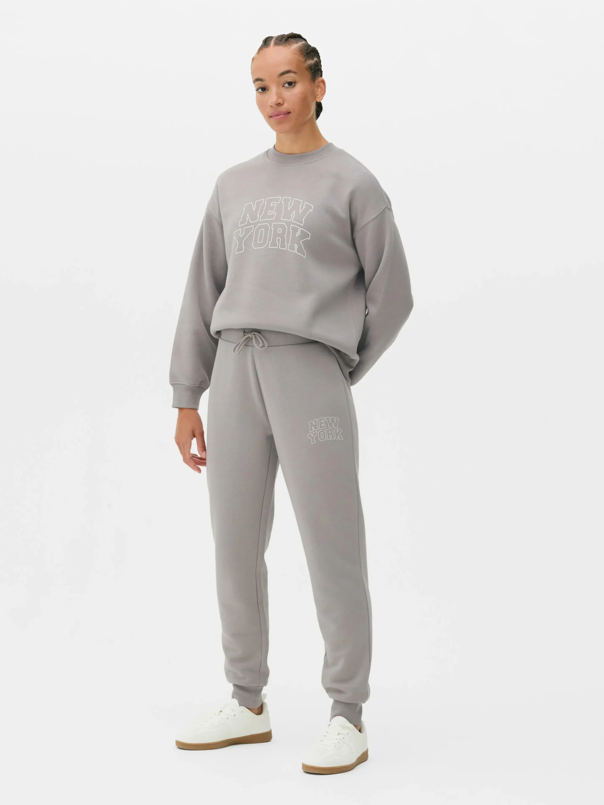 Online Skinny-Fit-Jogginghose Mit Grafik Damen Jogginghosen