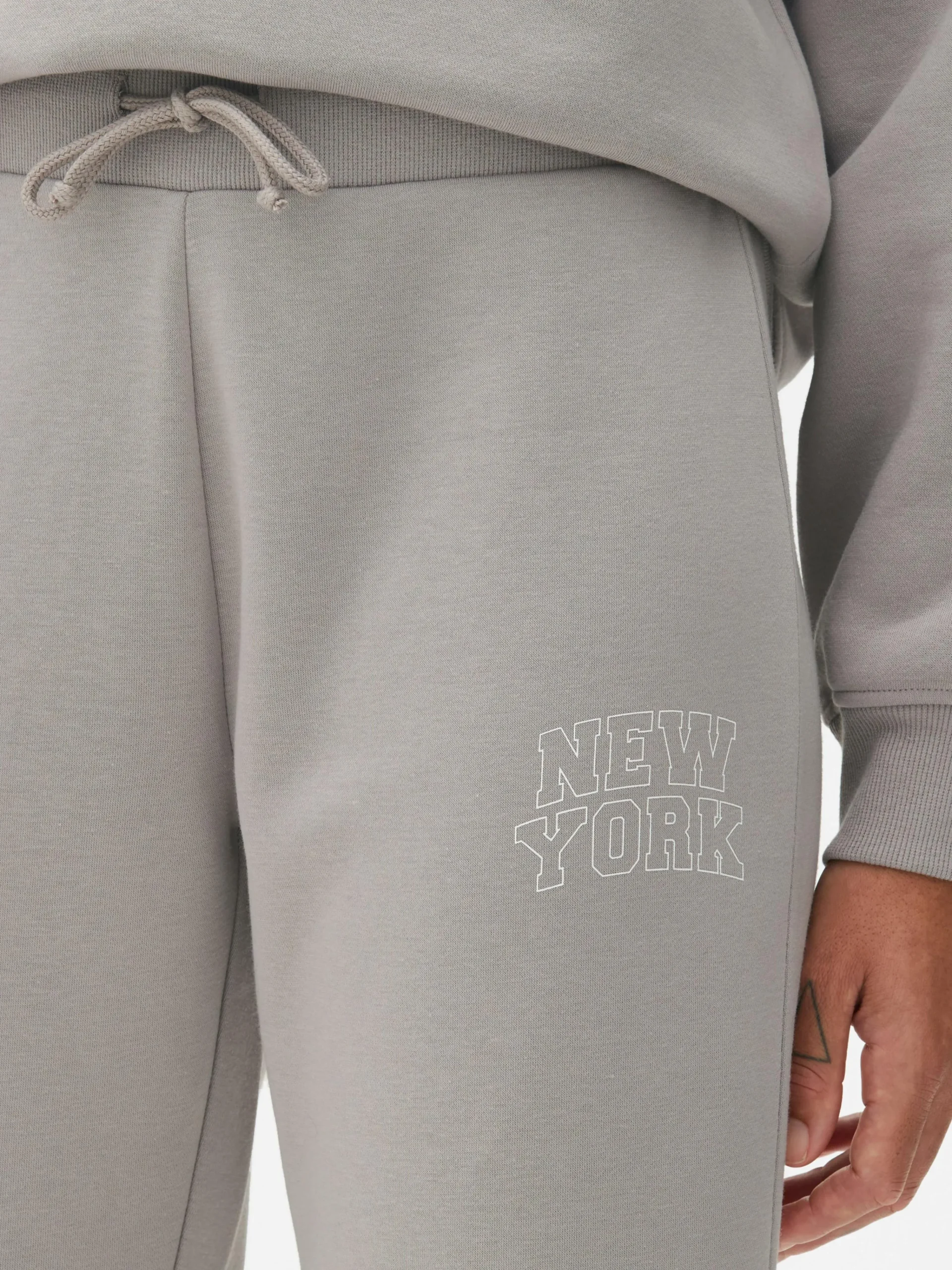 Online Skinny-Fit-Jogginghose Mit Grafik Damen Jogginghosen