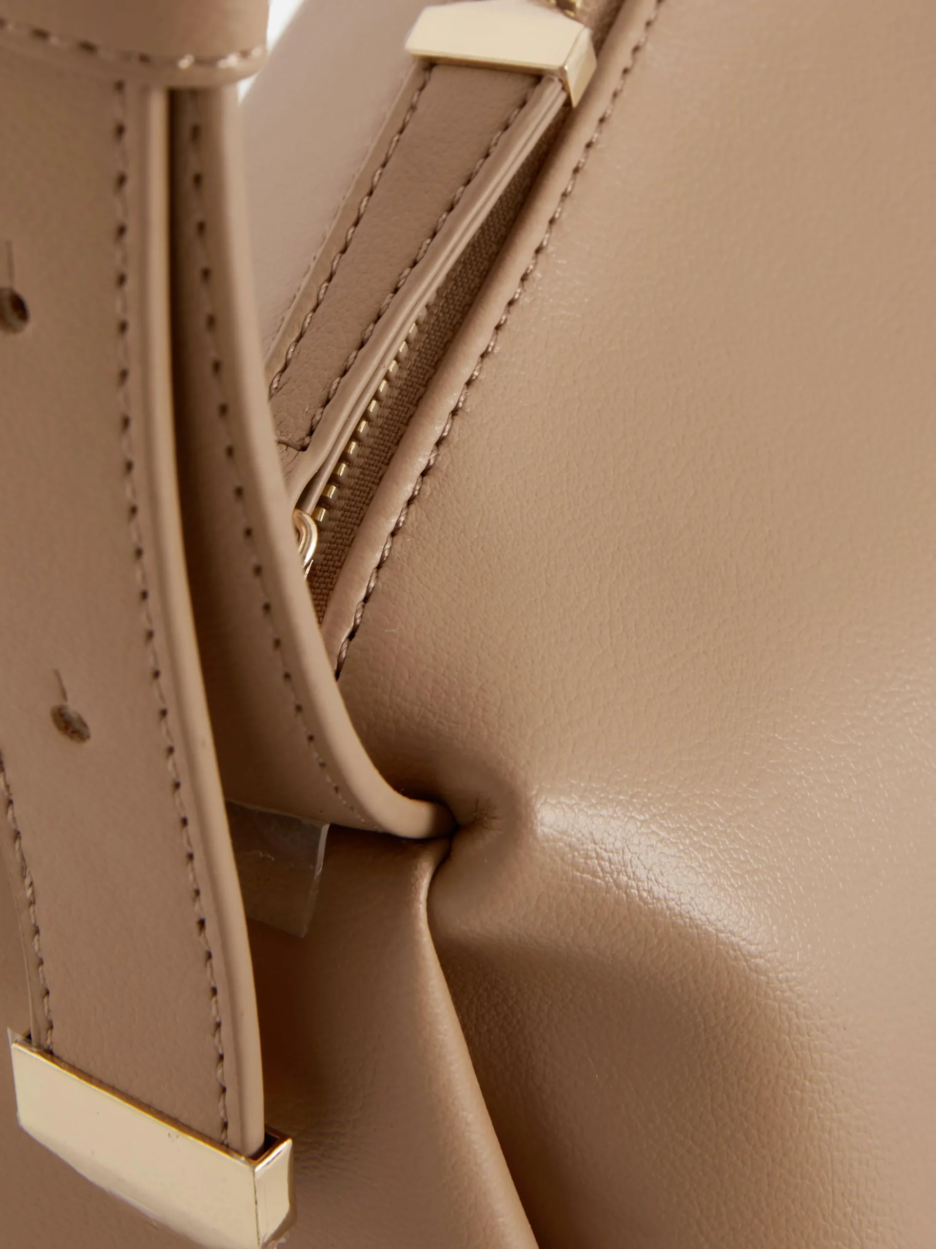 New Umhängetasche Mit Skulpturalem Design Damen Taschen Und Portemonnaies